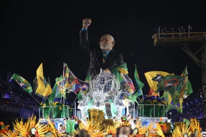 Carnaval, propaganda antecipada e abuso de poder: a tese jurídica que pode levar à inelegibilidade de Lula