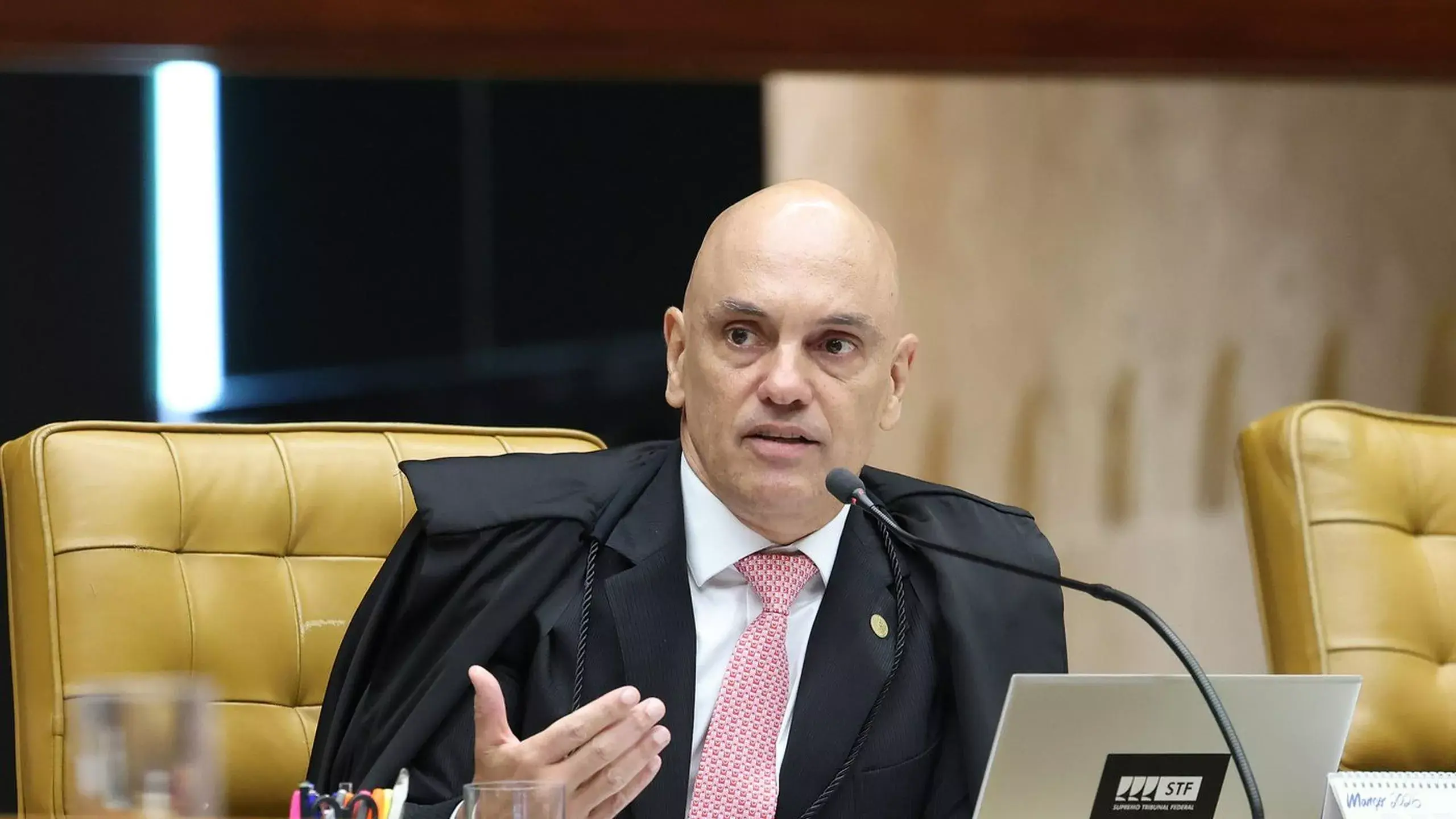 MORAES USA O STF PARA PERSEGUIR QUEM EXPÔS CONTRATO BILIONÁRIO DE SUA ESPOSA