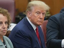 Caso Epstein: documentos do FBI trazem acusação de estupro contra Trump feita por mulher que diz ter sido abusada na adolescência