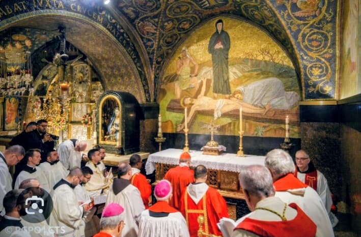 Cardeal Pizzaballa celebra paixão de Cristo, na Igreja do Santo Sepulcro, com portas fechadas
