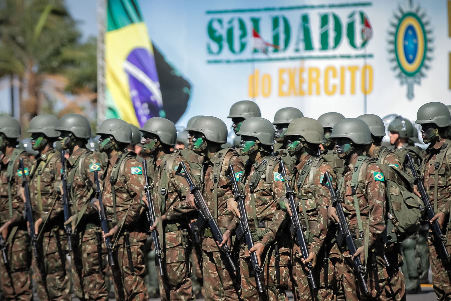 Governo grita “soberania” contra os EUA, mas corta verba do Exército e enfraquece fronteiras contra o crime
